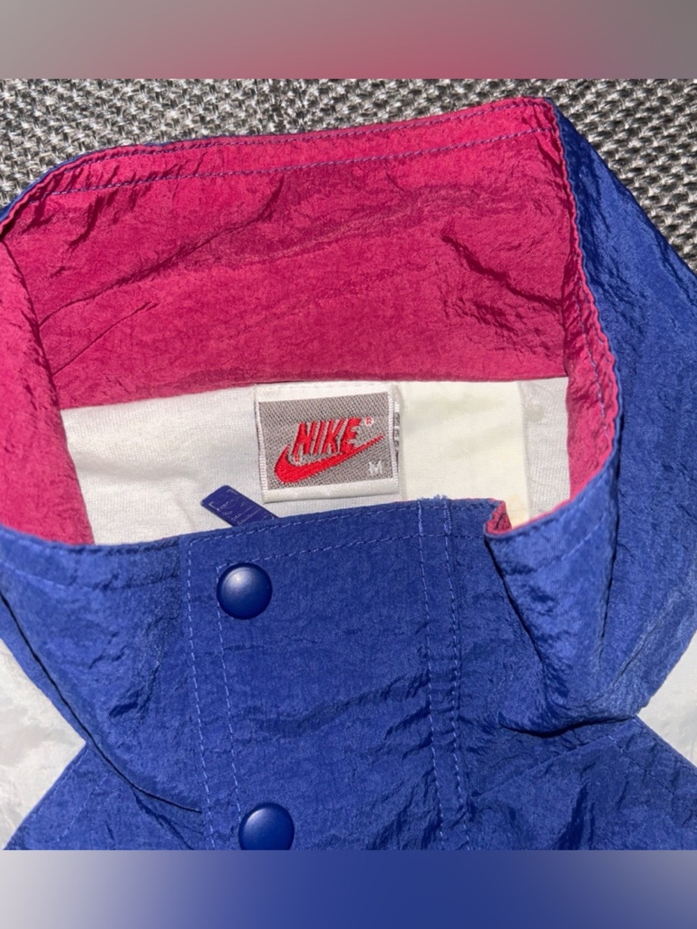 Rare 90s Nike Vintage Windbreaker Jacket in Royal Blue & Pink - Picture 3 of 4